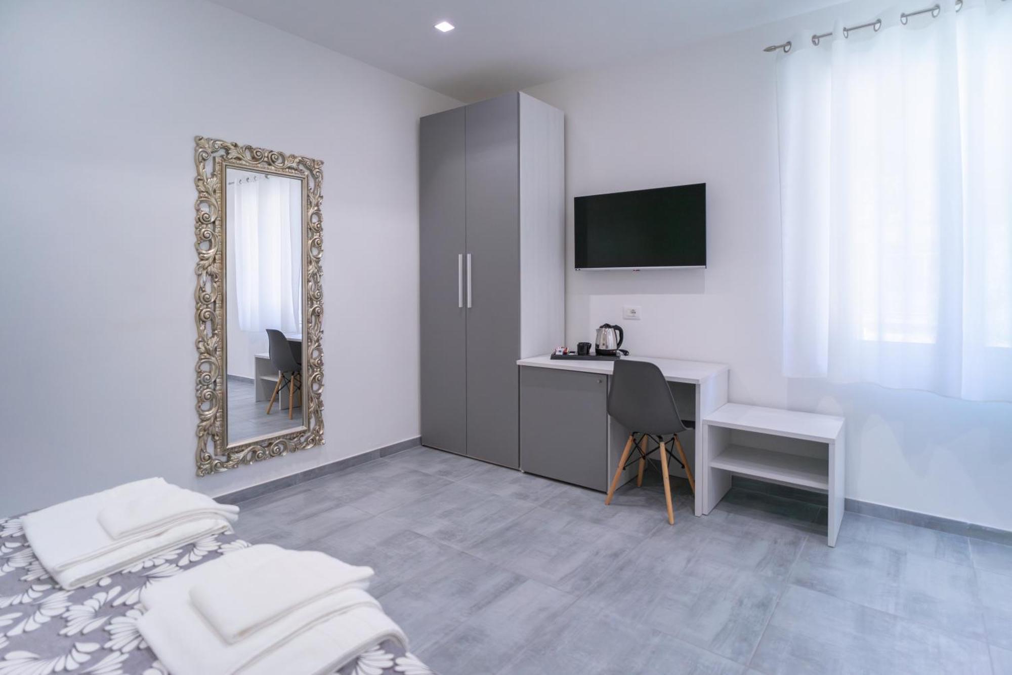 Vincent Guesthouse Scalea Buitenkant foto